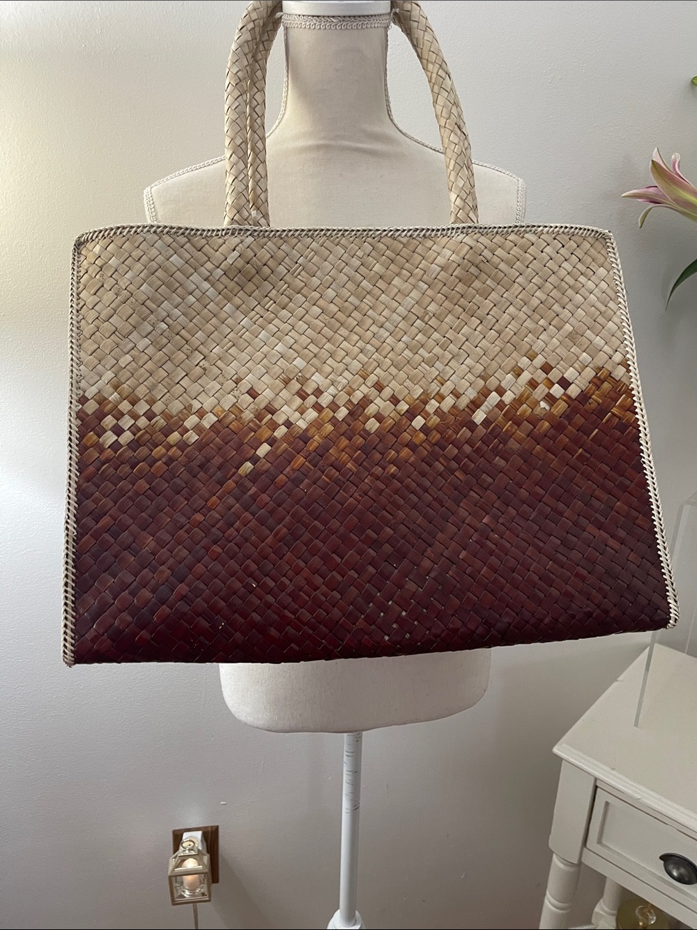 Shade & Shore Brown and Cream Woven Ombre Tote - Picture 5 of 9